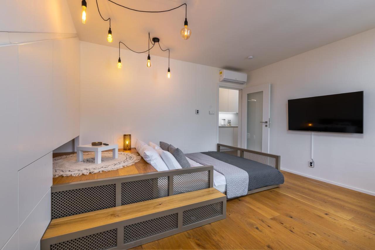 Luxurious, Charming Studio Perfect For Couples Prague Exterior photo
