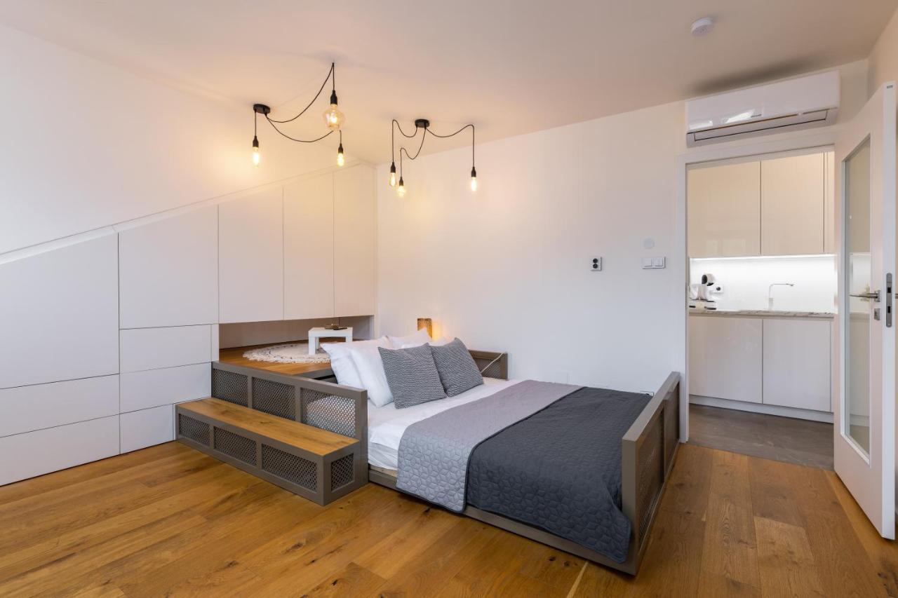 Luxurious, Charming Studio Perfect For Couples Prague Exterior photo